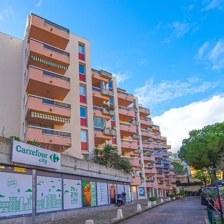 Chic Pres De La - Climatise Apartamento