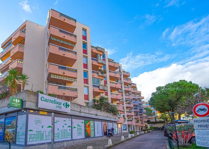 Chic Pres De La - Climatise Apartment